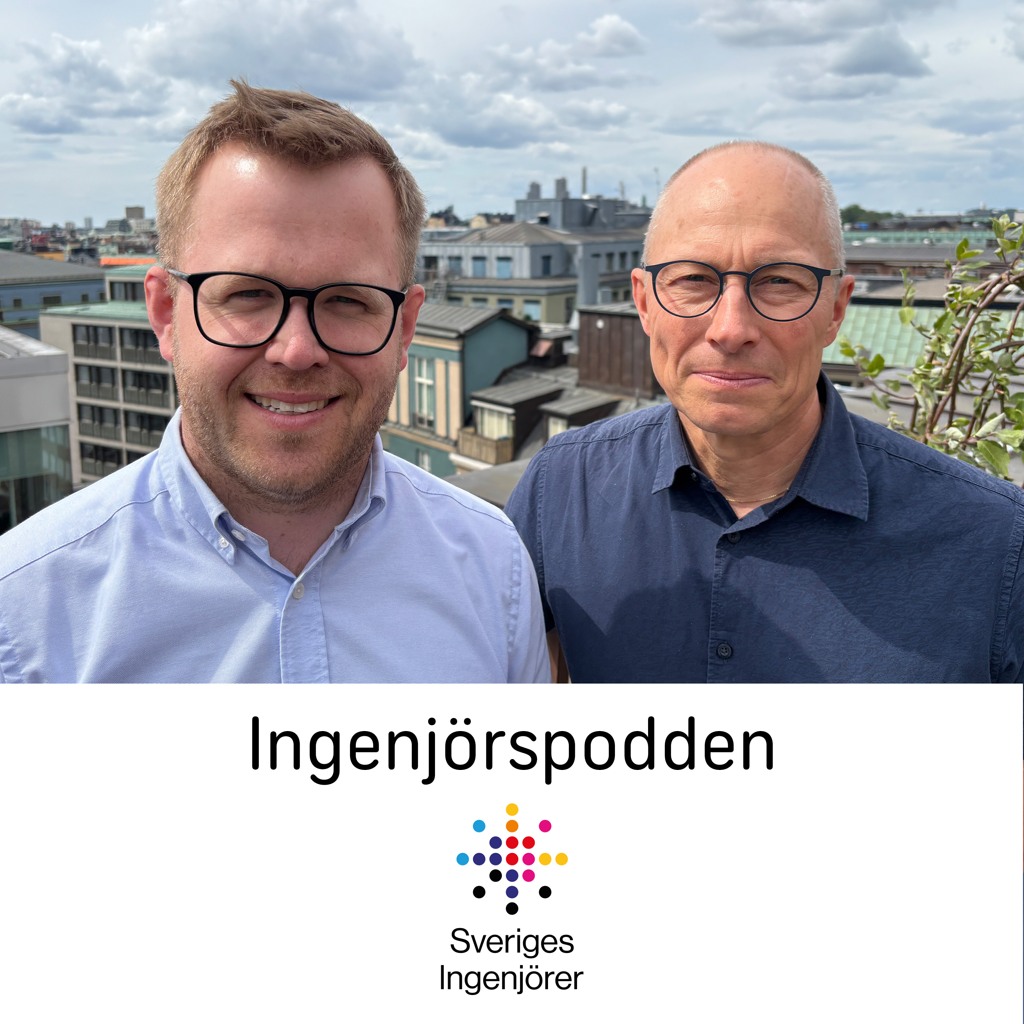 Två män som står bredvid varandra.