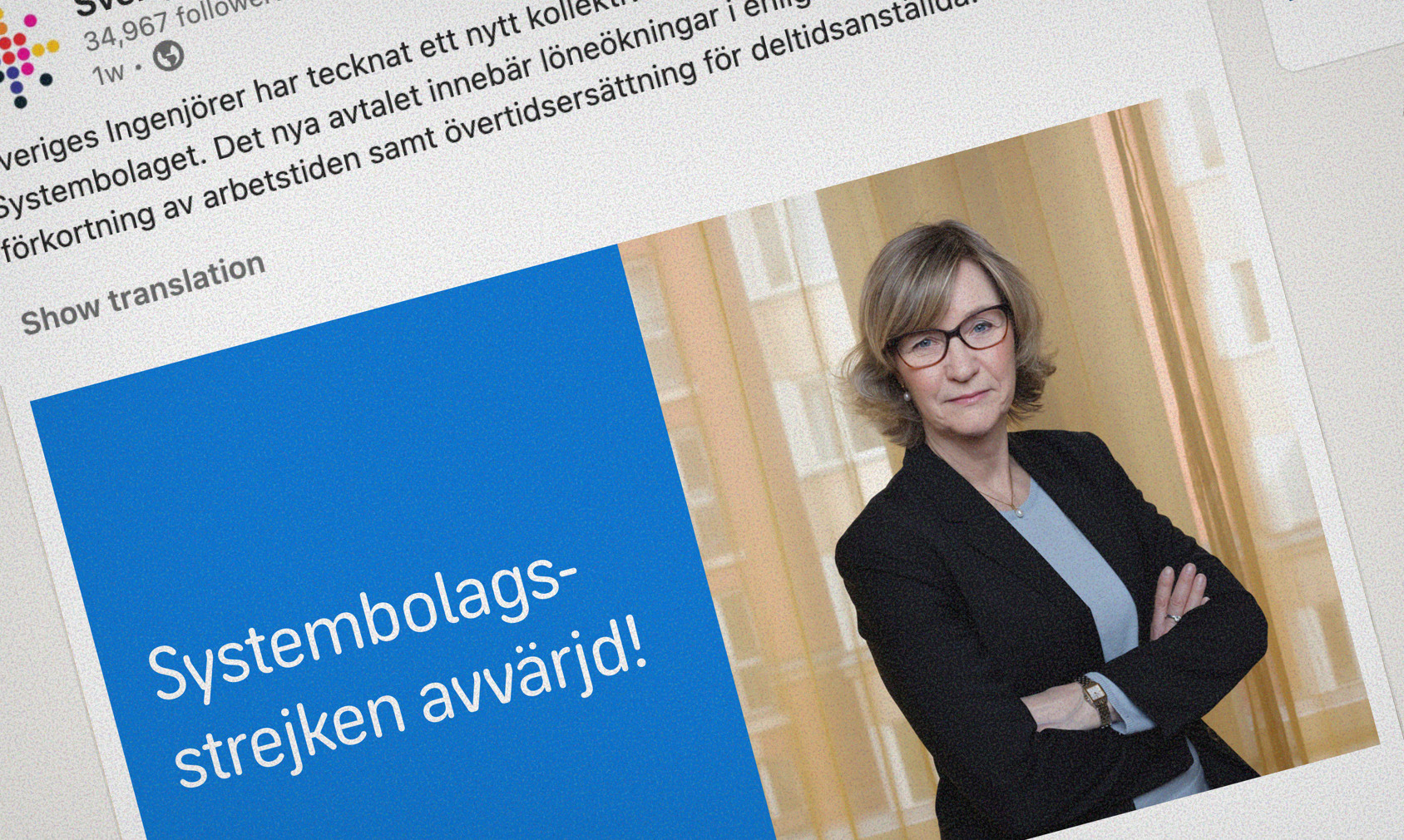En kvinna i affärskostym står framför en datorskärm.